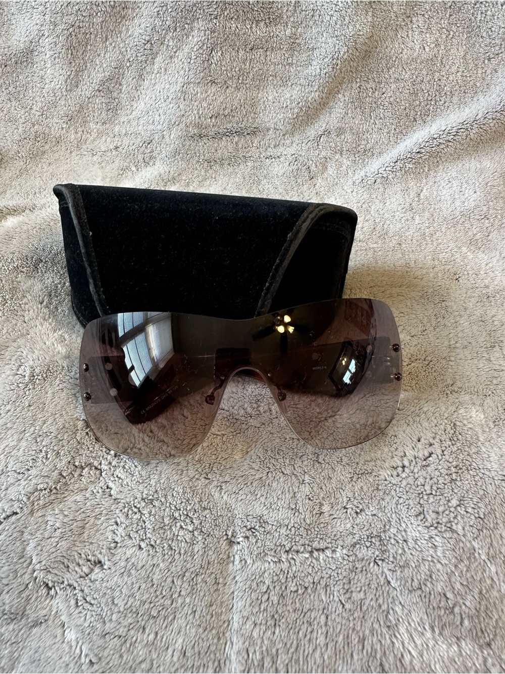 Marc by Marc Jacobs Women’s Brown Shield Sunglasses - Picture 10 of 10